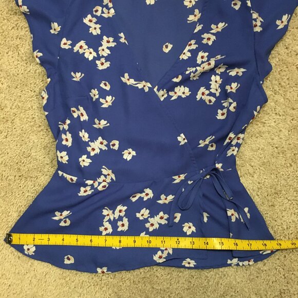 Banana Republic Blue Floral Tie Wrap Top - Picture 12 of 13